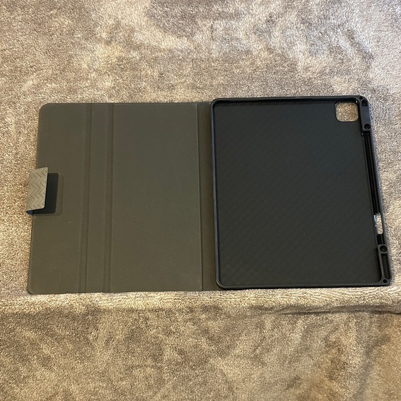 Auaua brand Gray iPad Case with Chevron Design Never Used - Picture 3 of 3